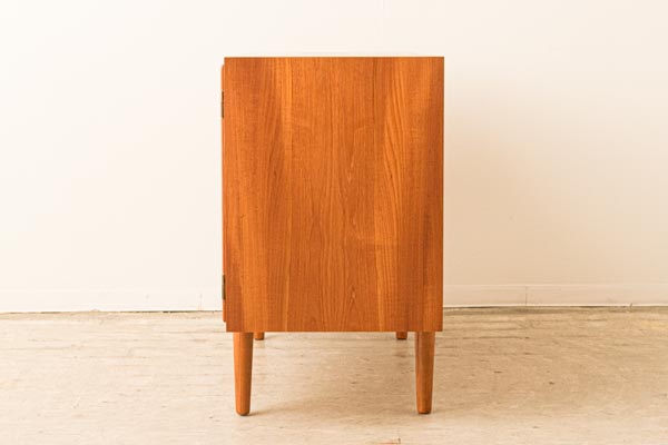 北欧家具　デンマーク　ハイキャビネット