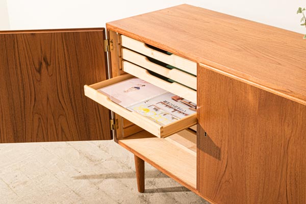 北欧家具　デンマーク　ハイキャビネット