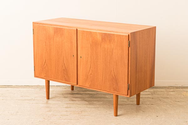 北欧家具　デンマーク　ハイキャビネット