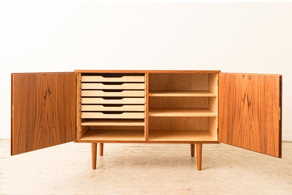 北欧家具　デンマーク　ハイキャビネット