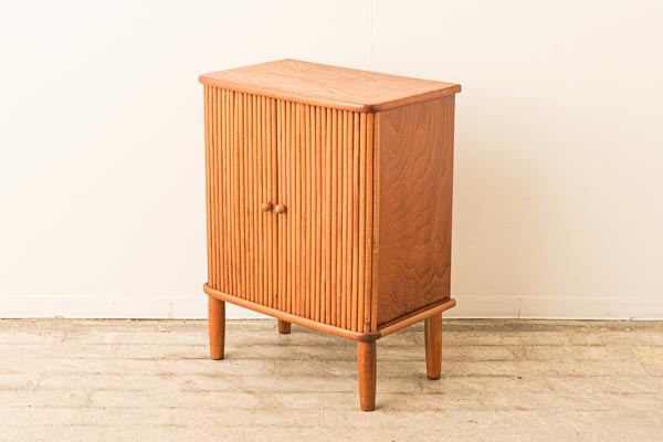 北欧家具　デンマーク　ハイキャビネット