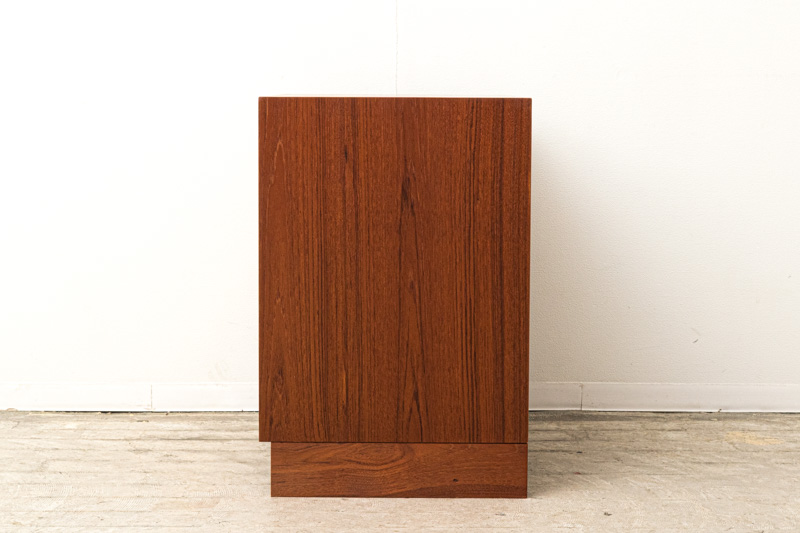 北欧家具 デンマーク ハイキャビネット