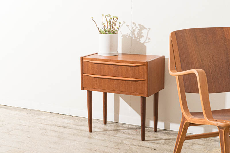 デンマーク産　北欧ヴィンテージ ２段 ローチェスト 北欧家具 サイドテーブル デンマーク産 北欧ヴィンテージ 2段 ローチェスト 北欧家具