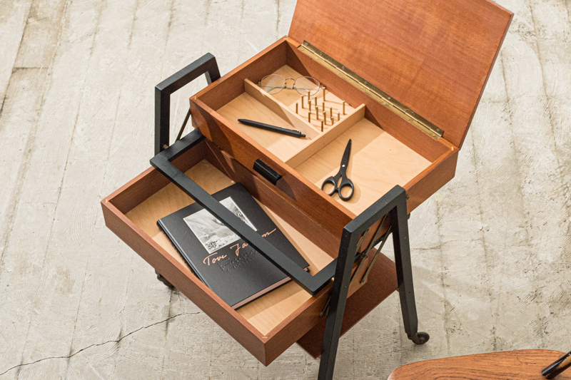 北欧家具　デンマーク　ソーイングワゴン