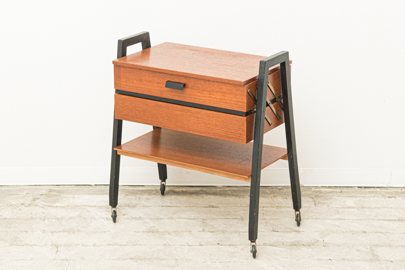 北欧家具　デンマーク　ソーイングワゴン