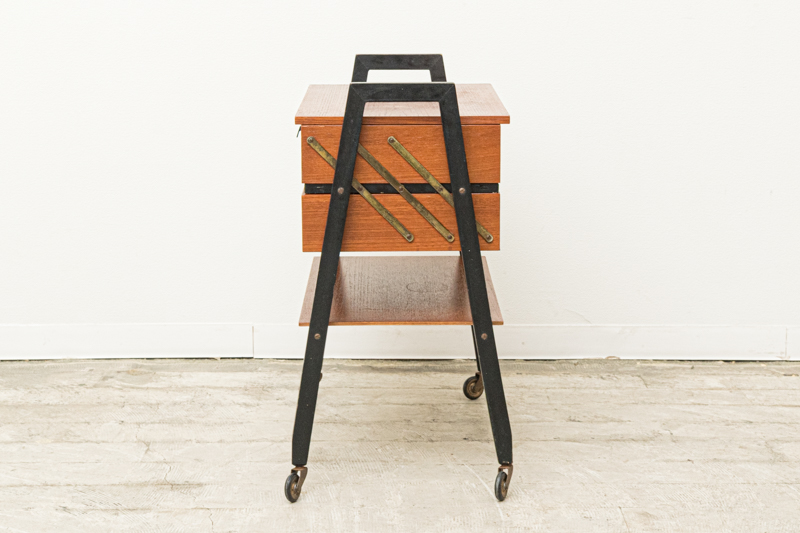 北欧家具　デンマーク　ソーイングワゴン