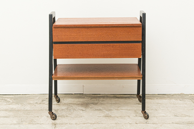 北欧家具　デンマーク　ソーイングワゴン