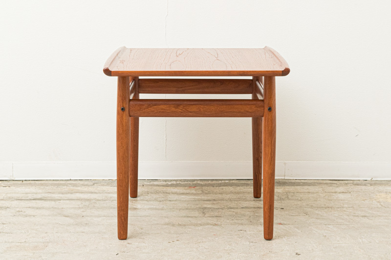 【一点物】サイドテーブル ジェネリック家具 Sean Dixデザイン 一点物】サイドテーブル ジェネリック家具 Sean Dixデザイン